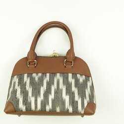 กระเป๋าถือ ผ้าไหม ไหมแท้ 100% ขนาด 11x12นิ้ว สีน้ำตาล รหัส GLC-77-0917672