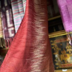 ผ้าคลุมไหล่ผ้าไหม ไหมแท้ เนื้อหยาบนุ่ม ขนาด 67x180 สีแดง รหัส ZM-ST-112168