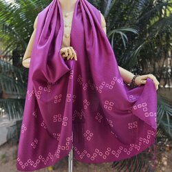 ผ้าคลุมไหล่ไหม ยกดอก มัดย้อม ไล่เฉดสี ขนาด 65x200ซม. สีม่วงชมพูเข้ม รหัส ZYE-TT-0206672