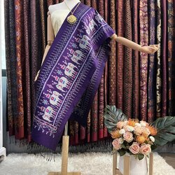 ผ้าพันคอไหม ผ้าไหมทอยกดอก 5ตะกอ ขนาด 35x190ซม.ลายช้าง มีหน้านางชายครุย พื้นสีม่วงเข้ม L4E-PS-04246717377