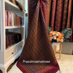 ซิ่น ผ้าไหมมัดหมี่ 5ตะกอ ขนาด 1x2เมตร มีหน้านางชายครุย ลายจี้เพชร พื้นสีแดง รหัส L9A-PS-05076859