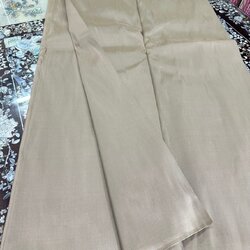 ผ้าไหมสีพื้น เนื้อเรียบหนา ไหมแท้ 6เส้น หน้ากว้าง 49 นิ้ว สีเทาทองอ่อน (ราคาต่อหลา) รหัส C-ST-120267