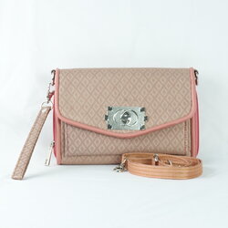 กระเป๋าถือไหมแท้ทรงคลัทช์ พร้อมสายสะพาย ขนาด 15x20ซม.สีครีมอมชมพู รหัส GO-TT-060568165