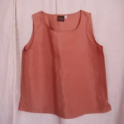 เสื้อแขนกุดไหมแท้ เฉดสีส้มอิฐิ รหัส TOP029