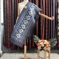 ผ้าพันคอไหม ผ้าไหมทอยกดอก 5ตะกอ ขนาด 35x190ซม.ลายช้าง มีหน้านางชายครุย สีกรม สีเทา L4E-PS-042467173735