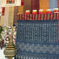 ซิ่น ไหมมัดหมี่ต่อเชิงแพรวา ขนาด 1x2เมตร ท้องผ้าสีน้ำเงินคราม หัส P2-BM-1106684