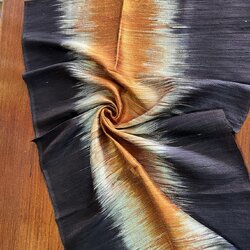 ผ้าคลุมไหล่ผ้าไหม ไหมแท้ เนื้อหยาบนุ่ม ขนาด 60x200ซม.สีดำ-สีขาวส้ม รหัส ZM-119-1120681