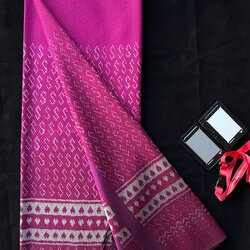 ซิ่น ผ้าไหมมัดหมี่ ทอยกดอก 6ตะกอ ขนาด 1x2 เมตร ลายขอพระราชทาน สีชมพู รหัส PCS-NY-1122689