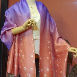 พรีออเดอร์ 3-7วัน ผ้าคลุมไหล่ไหม ยกดอก มัดย้อม ไล่เฉดสี ขนาด 65x200ซม. สีม่วง สีส้มอิฐ รหัส ZYE-TT0616661