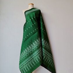 ซิ่น ผ้าไหมมัดหมี่ 3ตะกอ ขนาด 1x2เมตร ลายเชิงล่าง พื้นสีเขียว รหัส R2Q-119-MM3H37