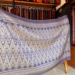 ซิ่น ผ้าไหมมัดหมี่ ทอยกดอกลูกแก้ว ขนาด 1x2เมตร พื้นสีน้ำเงินเทา รหัส L9A-MD-09066839