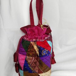 กระเป๋าถือ ผ้าไหมต่อ ทรงกลมหูรูด ขนาด 13x10นิ้ว คละสี รหัส GLA-23-0421672