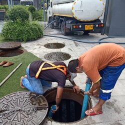 ดูดส้วม สูบส้วม บริการดูดส้วม บริการสูบส้วม รับสูบส้วม รับดูดส้วม 0641644446 ช่างโอ เขตดุสิต