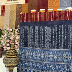 ซิ่น ไหมมัดหมี่ต่อเชิงแพรวา ขนาด 1x2เมตร ท้องผ้าสีน้ำเงินคราม หัส P2-BM-1106688