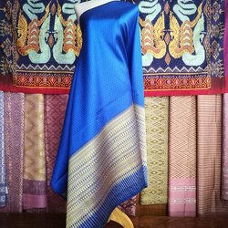 ซิ่น ผ้าไหมยกสุรินทร์ ไหมแท้ ขนาด 1x2เมตร เกาะเชิงดิ้นทอง พื้นสีฟ้า รหัส N11-NY06216612