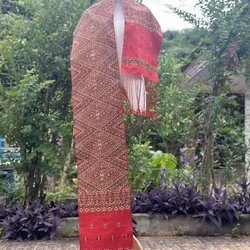 ผ้าพาดไหล่ ไหมแท้ สไบ400ไม้ ขนาด 30ซม.×235ม. ลายแพรวา พื้นสีแดง LW4A-PT-1113681