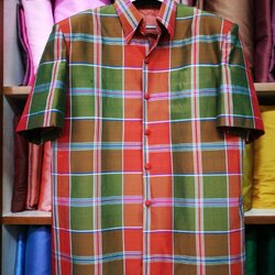 เสื้อซาฟารีคอปก แขนสั้น ผ้าไหมมัดหมี่ ลายโสร่ง สีพื้นเมือง ไซต์ XL รหัส DR-NY0422661