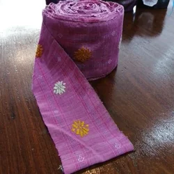 ตีนซิ่นไหมแท้ ทอมือ จกดาวด้วยไหมบ้าน ขนาด 4.5นิ้วx1.9เมตร สีชมพู รหัส WN-119-0507682