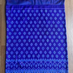 ซิ่น ผ้าซิ่นพระตะบอง สีธรรมชาติ ผ้าจาม 3ตะกอ ขนาด 112x150ซม. พื้นสีน้ำเงิน รหัส N9-SIL-T78