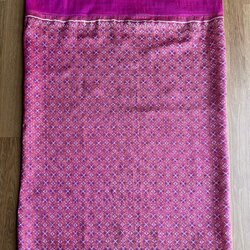 ซิ่น ผ้าซิ่นพระตะบอง สีธรรมชาติ ผ้าจาม 3ตะกอ ขนาด 113x150ซม. พื้นสีชมพู รหัส N9-SIL-F6