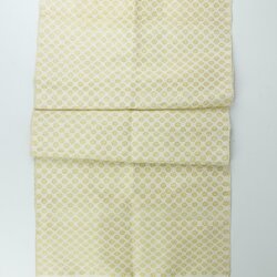 ผ้าคลุมไหล่ไหมแท้ สีธรรมชาติ ยกดอกลายพิกุล เนื้อหยาบนุ่ม ขนาด 40x200ซม. พื้นสีเหลืองอ่อน รหัส ZYF-ME-0408681