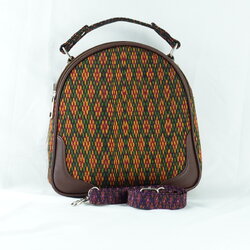 กระเป๋าถือไหมแท้ทรงโดมหลังเต่า พร้อมสายสะพาย ขนาด 8x21x21 ซม. ความสูงหูจับ 7 ซม. สีเขียว รหัส GO-TT-060568