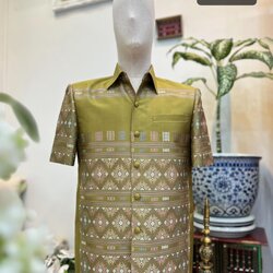 เสื้อสูทไหมแพรวา ลายเกาะ แขนสั้น พื้นสีเขียวอมเหลือง เลือกไซส์ รหัส DR-BM-11026613264