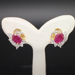 ER25032 ต่างหูทับทิมเจียรไน ประดับเพชรแท้ 6 เม็ด 0.17 กะรัต และ 26 เม็ด 0.12 กะรัต ทองแท้ 18k นน.รวม 3.9 กรัม ทับทิม 2 เม็ด 1.78 กะรัต