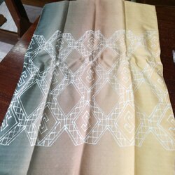 ผ้าคลุมไหล่ไหม ลูกแก้ว บาติก ขนาด 60x180cm เขียนลายบาติค ลายขอ พื้นไล่เฉดสี รหัส ZYE-NY1020652