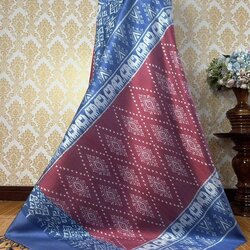 ซิ่น ผ้าไหมมัดหมี่ ยกดอก 6ตะกอ งานชั้นครู ขนาด1x2เมตร ลายนพเก้า มีหน้านางชายครุย พื้นสีแดงเหลือบน้ำเงิน รหัส L9A-KN-06196823