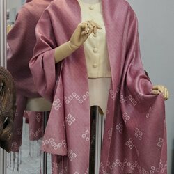 ผ้าคลุมไหล่ไหม ยกดอก มัดย้อม ไล่เฉดสี ขนาด 65x200ซม. สีชมพูกะปิ รหัส ZYE-TT-0527671