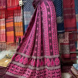 ซิ่น ไหมมัดหมี่ ผ้าปาโตล่า ขนาด 118x220ซม. พื้นสีม่วง รหัส N9-SIL-051768A12