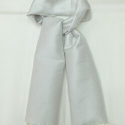 ผ้าพันคอ ผ้าไหมยกดอก ขนาด 30x120 ซม.พื้นสีเทาควัน รหัส ZYA-ST-0106683