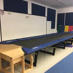 แทมโพลีนTrampoline