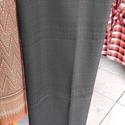 ซิ่น ผ้าไหมยกสุรินทร์ ขนาด 1x2เมตร สีดำสนิท รหัส N11-NY-1127682
