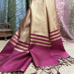 ผ้าคลุมไหล่ผ้าไหม ขนาด 65x200ซม.ลายอัมปรม มีชายครุย สีเหลืองทอง รหัส L5A-AA-0710671635