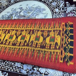 ผ้าพันคอไหม สไบลูกแก้วมัดหมี่ ไหมแท้ ขนาด 35x200cm สีดำแดงส้ม รหัส L4E-ST-122766112