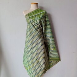 ซิ่น ผ้าไหมมัดหมี่ 3ตะกอ ขนาด 1x2เมตร พื้นสีเขียว รหัส R2Q-119-0717626