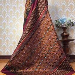 ผ้าไหมมัดหมี่ 3ตะกอ ขนาด 1x2เมตร ลายขอล้อมจี้เพชร มีหน้านาง พื้นสีน้ำตาล รหัส R2Q-KN-06196856