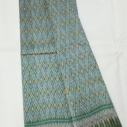 ซิ่น ผ้าไหมมัดหมี่ 2ตะกอ ขนาด กว้าง 95ซม. ยาว 2หลา พื้นสีเขียว รหัส R1Q-474