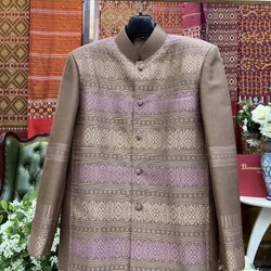 เสื้อสูทคอพระราชทาน แขนยาว ไหมแพรวา สีน้ำตาลเทา รหัส DM-BM-03236714