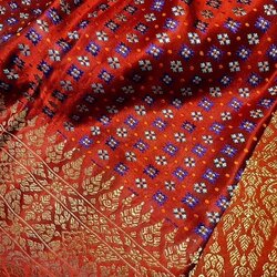 ซิ่น ผ้ายกไหม หน้านาง เชิงยกทอง ขนาด 1x2เมตร ลายประจำยามดอกสี่กลีบ สีส้มทอง รหัส N12-24-0930662