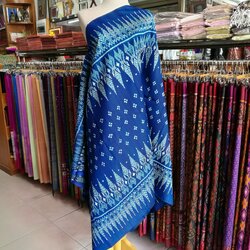 ซิ่น มัดหมี่ 3ตะกอ สีธรรมชาติ ขนาด 1x2เมตร พื้นน้ำเงินอมฟ้า รหัส M3P-NY0608663