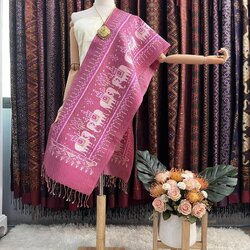 ผ้าพันคอไหม ผ้าไหมทอยกดอก 5ตะกอ ขนาด 35x190ซม.ลายช้าง มีหน้านางชายครุย พื้นสีชมพู L4E-PS-042467173713