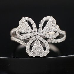 RG250238 แหวนเพชร 3 ช่อ Jubilee เพชรรวม 0.81 กะรัต ทองแท้ 18k นน.รวม 5.7 กรัม ขนาดแหวน 52