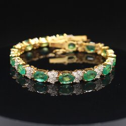 BL25068 สร้อยข้อมือมรกตแซมเบียคั่นเพชรกระจุก เพชรแท้ 28 เม็ด 0.56 กะรัต และ 84 เม็ด 0.77 กะรัต ทองแท้ 18k นน.รวม 14.4 กรัม ยาว 16.5 ซม. มรกต 14 เม็ด 9.84 กะรัต มีใบเซอร์