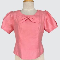 เสื้อสตรี สีพื้น เนื้อยกดอก ไหมแท้ 100% | เลือกไซส์ | เลือกสีได้โดยแจ้งรหัสผ้าที่หมายเหตุ รหัส WD-PTS-1009682