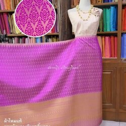 ซิ่น ผ้าไหมยกดอกสุรินทร์ ยกหน้านาง เชิงยกดิ้นทอง ขนาด 1x2.12เมตร พื้นสีม่วงบานเย็น รหัส N11-NY-KY12