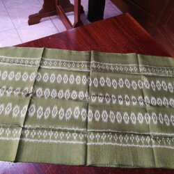 ผ้าคลุมไหล่ผ้าไหม มัดหมี่ ยกดอก มีชายครุย ขนาด 50x180ซม.ลายแพทเทิล สีเขียว รหัส L4B-NY-1227661013