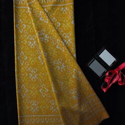 ซิ่น ผ้าไหมมัดหมี่ ทอยกดอก 6ตะกอ ขนาด 1x2 เมตร ลายดอกรักราชกัญญา สีเหลืองทอง รหัส PCS-NY-11226814